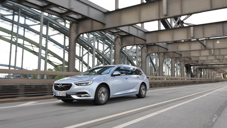  Opel Insignia Sports Tourer Turbo D 2017 года  (фото 4 из 40)